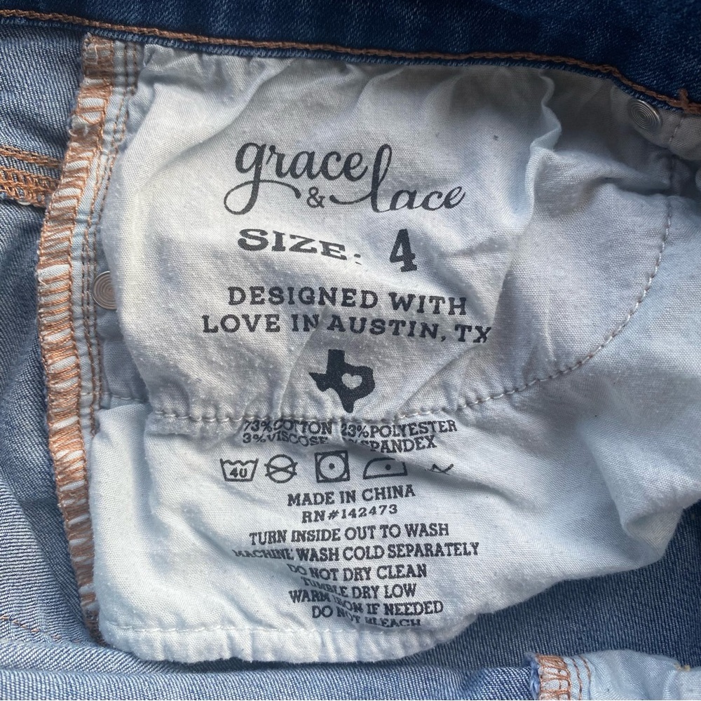 Grace & Lace Women's Distressed Denim Women Shorts size 4 - Picture 6 of 6